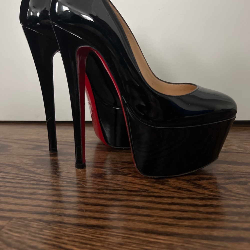 Victoria 160 Louboutins Rare Size 34 (US 4.5) Patent Leather